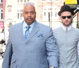 A rare (bilingual) interview with Justin Timberlake’s bodyguards